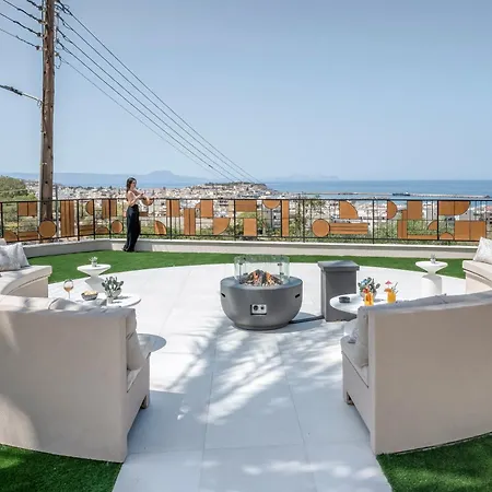 Luxenia, Walk To Town & Skyline Views By Etouri *