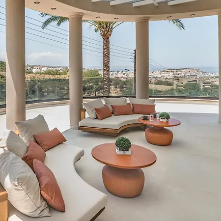 Luxenia, Walk To Town & Skyline Views By Etouri Вілла