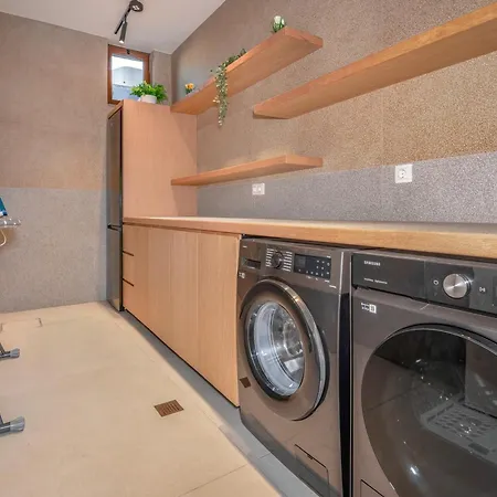 Вілла Luxenia, Walk To Town & Skyline Views By Etouri Ретимно (Крит)