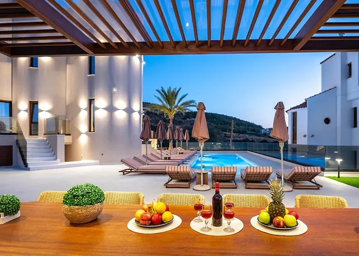 Βίλα Luxenia, Walk To Town & Skyline Views By Etouri