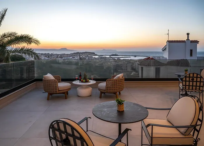 Luxenia, Walk To Town & Skyline Views By Etouri *