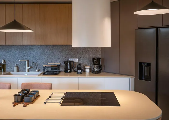 Luxenia, Walk To Town & Skyline Views By Etouri Βίλα *