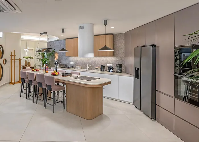 Βίλα Luxenia, Walk To Town & Skyline Views By Etouri