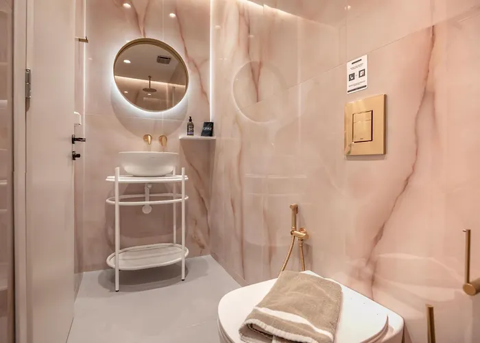 Luxenia, Walk To Town & Skyline Views By Etouri Βίλα *