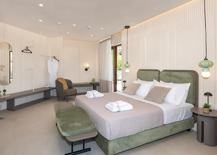 Luxenia, Walk To Town & Skyline Views By Etouri