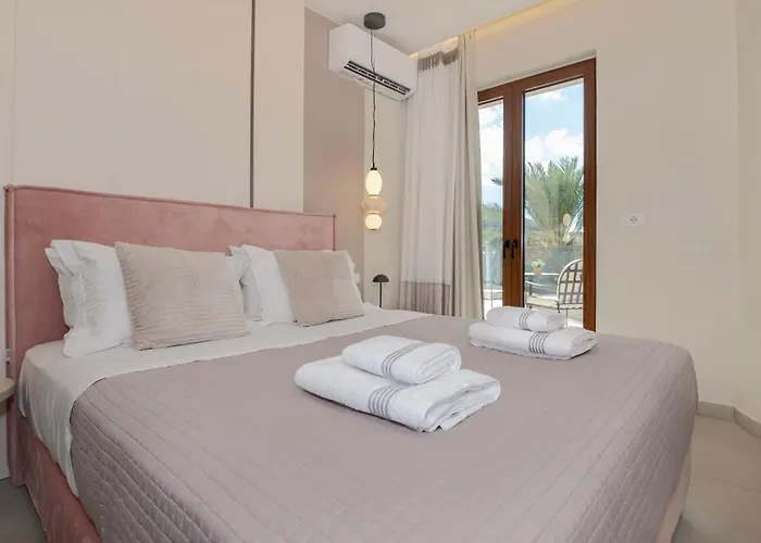 Luxenia, Walk To Town & Skyline Views By Etouri Βίλα *