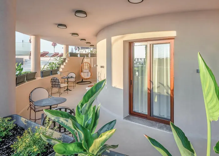 Luxenia, Walk To Town & Skyline Views By Etouri Βίλα *