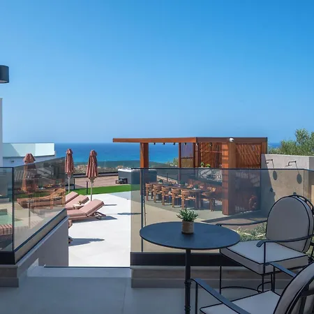 Luxenia, Walk To Town & Skyline Views By Etouri Villa