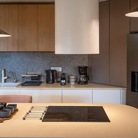 Luxenia, Walk To Town & Skyline Views By Etouri Villa *