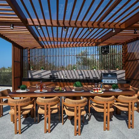 Villa Luxenia, Walk To Town & Skyline Views By Etouri Rethymno