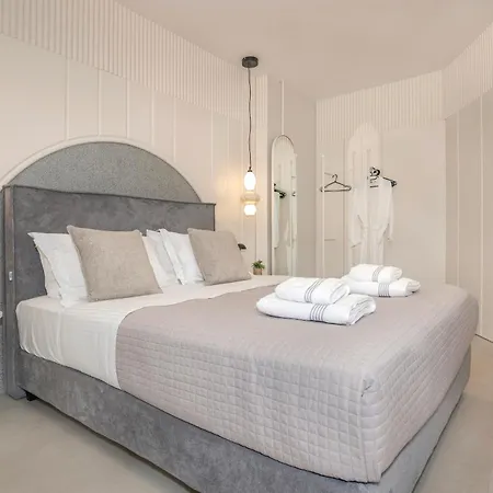 Villa Luxenia, Walk To Town & Skyline Views By Etouri