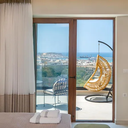 Luxenia, Walk To Town & Skyline Views By Etouri *