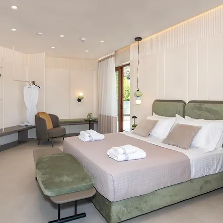 Luxenia, Walk To Town & Skyline Views By Etouri