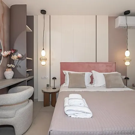 Villa Luxenia, Walk To Town & Skyline Views By Etouri