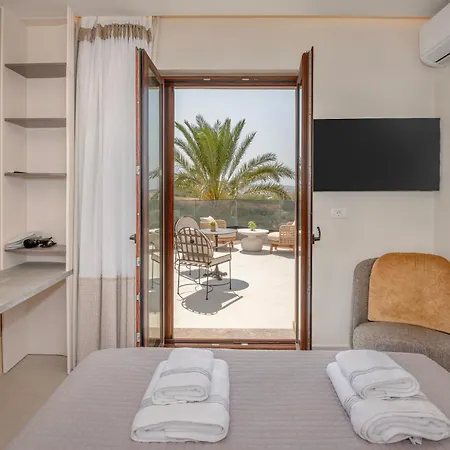 Luxenia, Walk To Town & Skyline Views By Etouri Villa