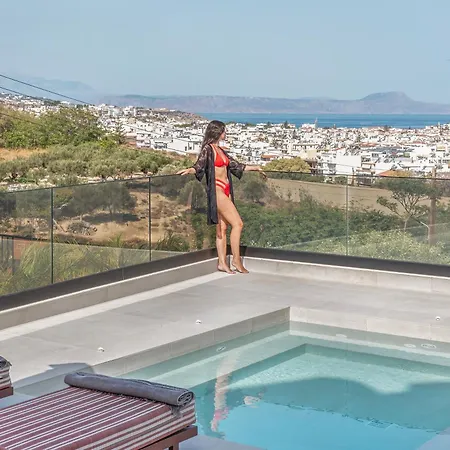 Luxenia, Walk To Town & Skyline Views By Etouri Villa *