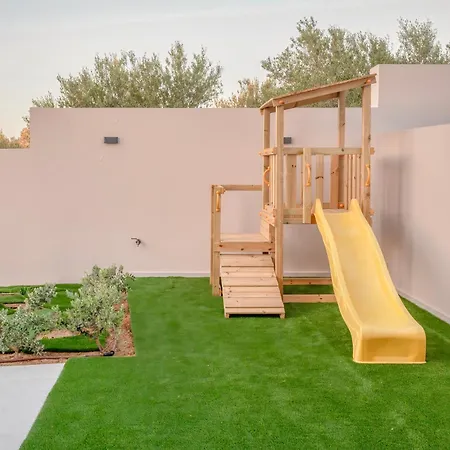 Luxenia, Walk To Town & Skyline Views By Etouri Rethimnon