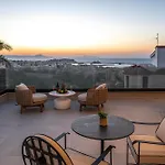 Luxenia, Walk To Town & Skyline Views By Etouri *