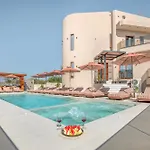 Luxenia, Walk To Town & Skyline Views By Etouri *