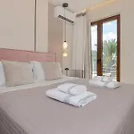 Luxenia, Walk To Town & Skyline Views By Etouri Вілла *