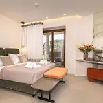 Luxenia, Walk To Town & Skyline Views By Etouri