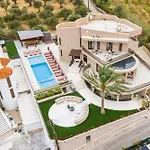 Luxenia, Walk To Town & Skyline Views By Etouri