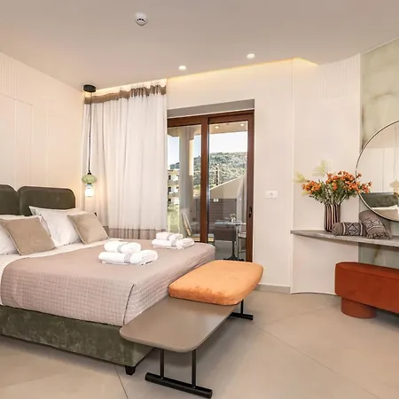 Luxenia, Walk To Town & Skyline Views By Etouri